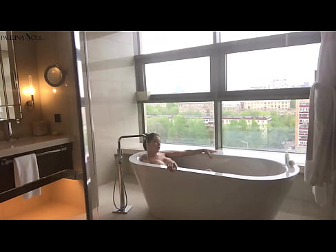 ❤️ Obrovská kočka vášnivě si honí kundu v koupelně ❤️❌ Anal video u nás cs.xxxdesichudai.ru ❤